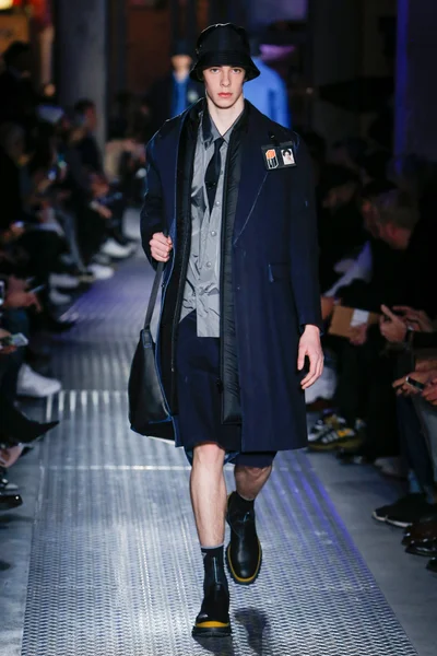 Look 17
